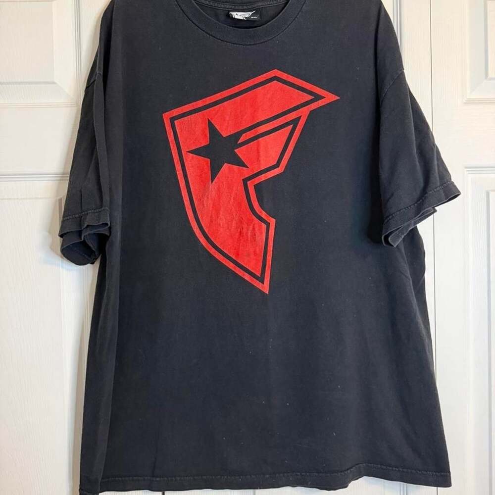 Vintage Famous Stars & Straps Santiago 4 Graphic T-Shirt 2XL Black Red